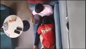 Quay lén em gái bú liếm cho con ghệ nơi công cộng